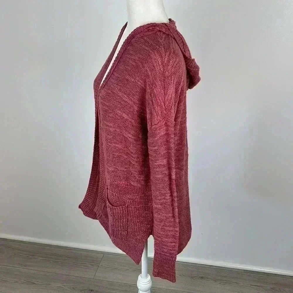 American Eagle Outfitters decent pre